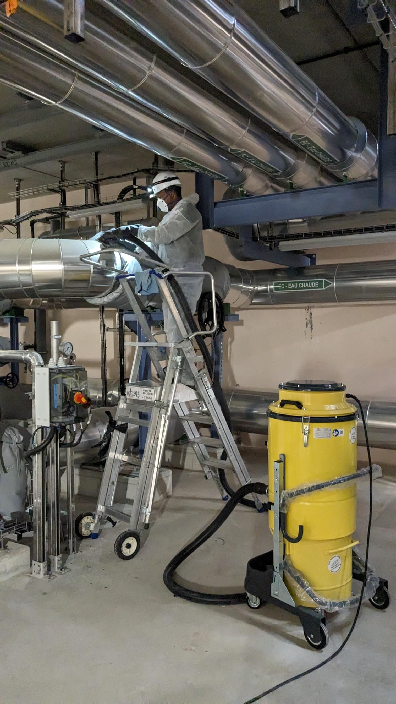 Aspirateur sur moquette pour nettoyage industriel