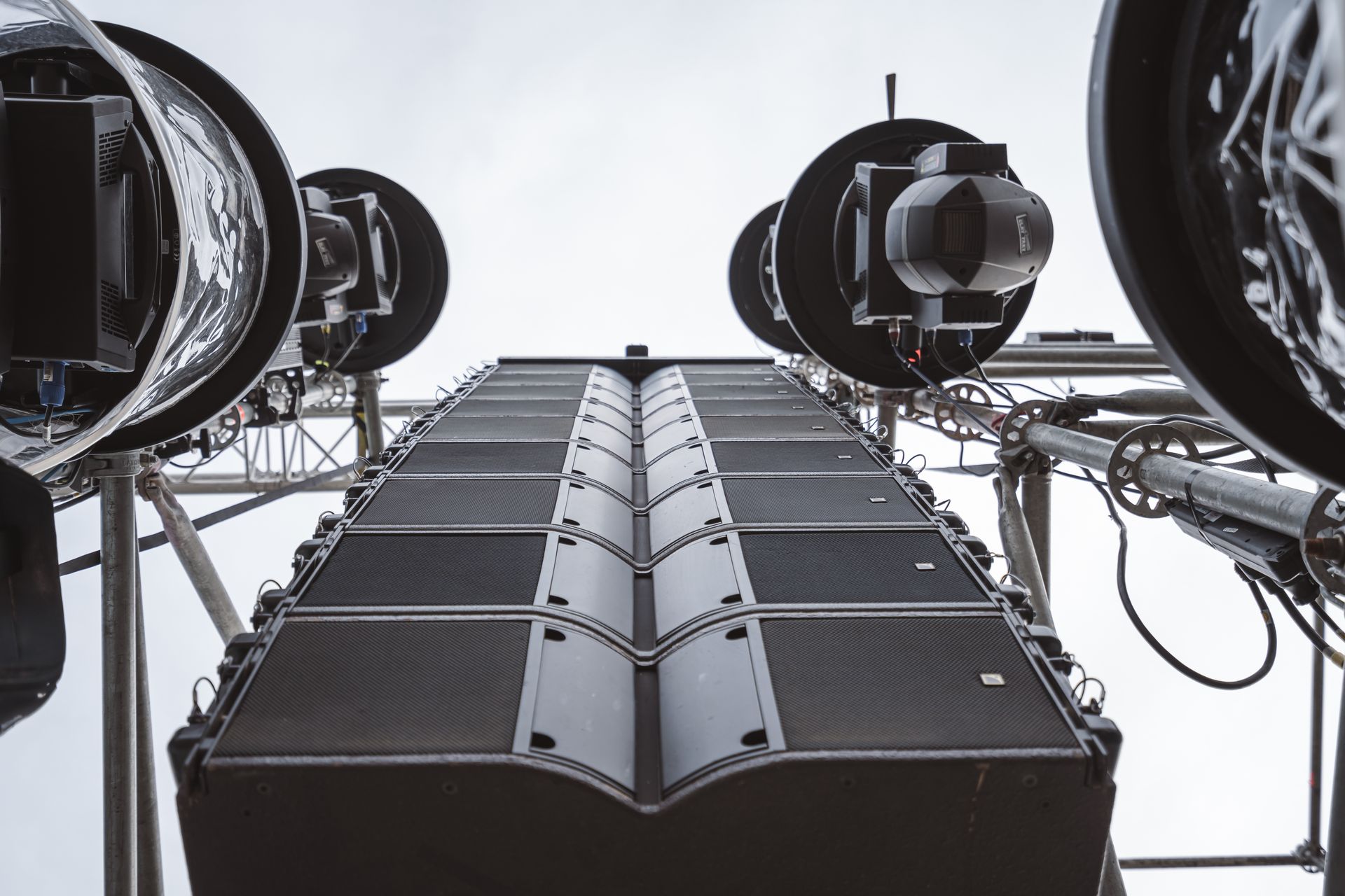 Eine Reihe von Lautsprechern.