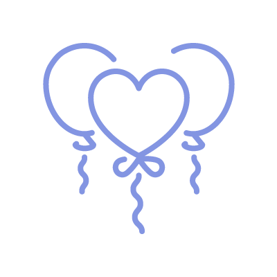 Drei lila Ballons, einer davon in Herzform in der Mitte.