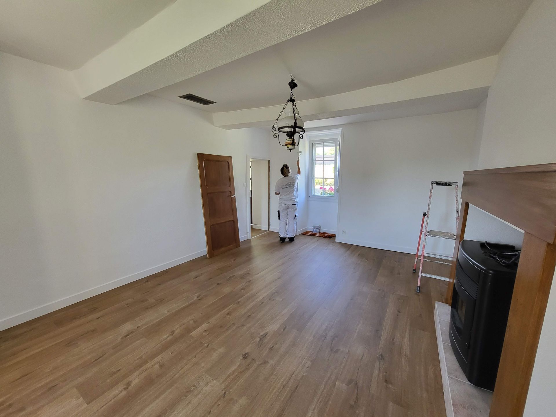 Rénovation d'une pièce du sol au plafond.