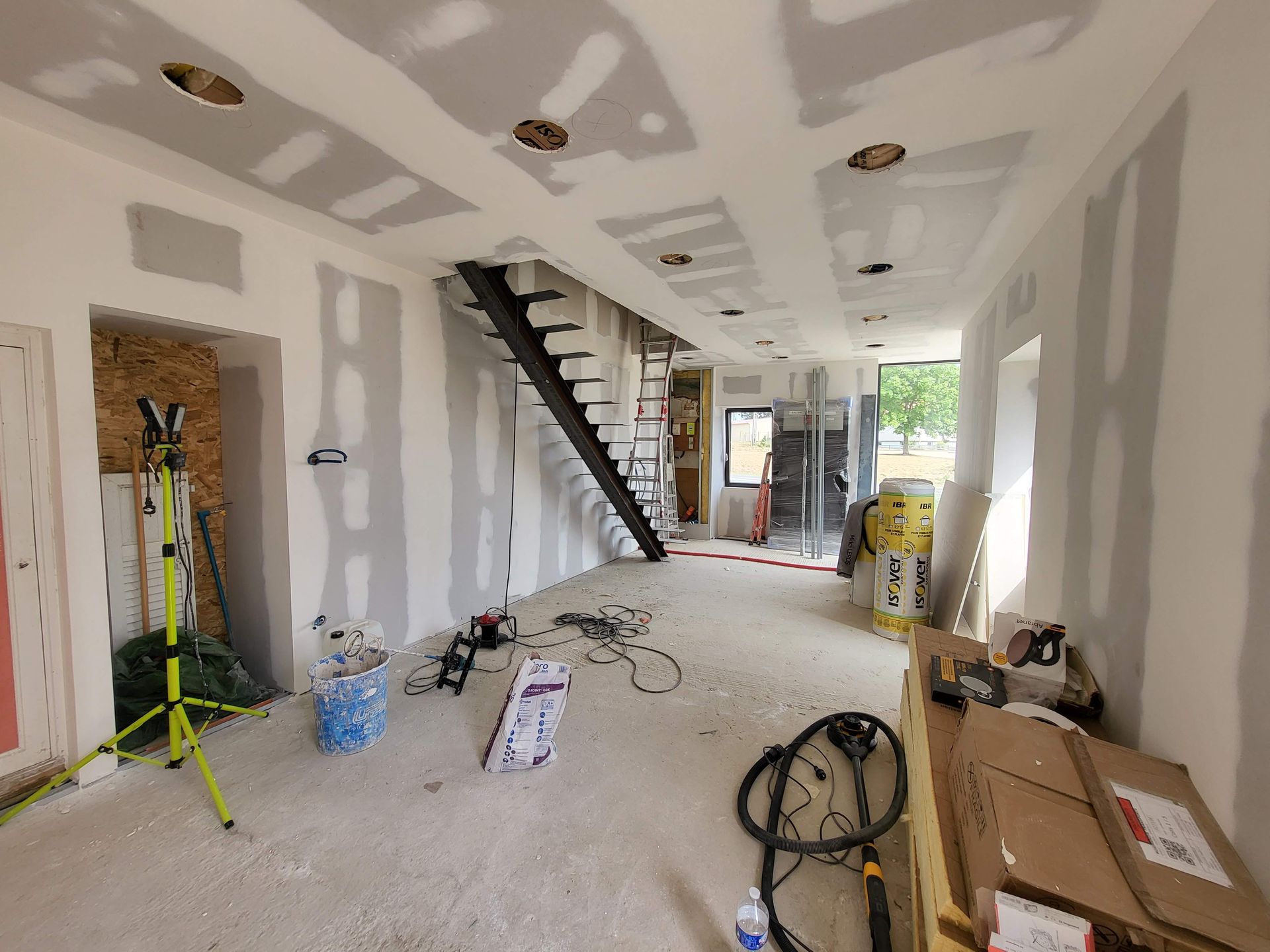 Travaux de peinture intérieure (avant).