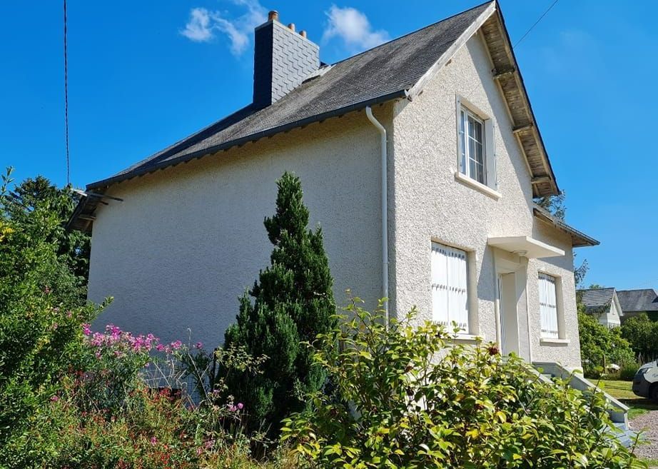 Une maison après le nettoyage et le ravalement des façades.