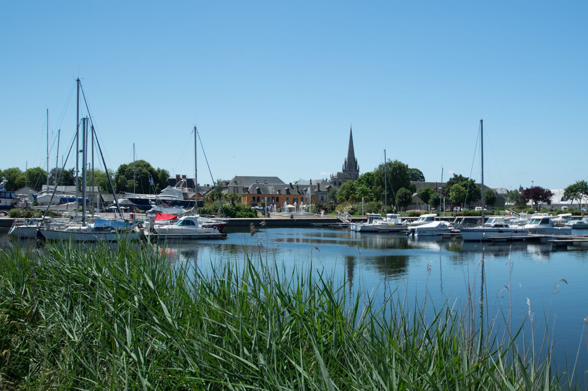 Vue du port de Carentan.