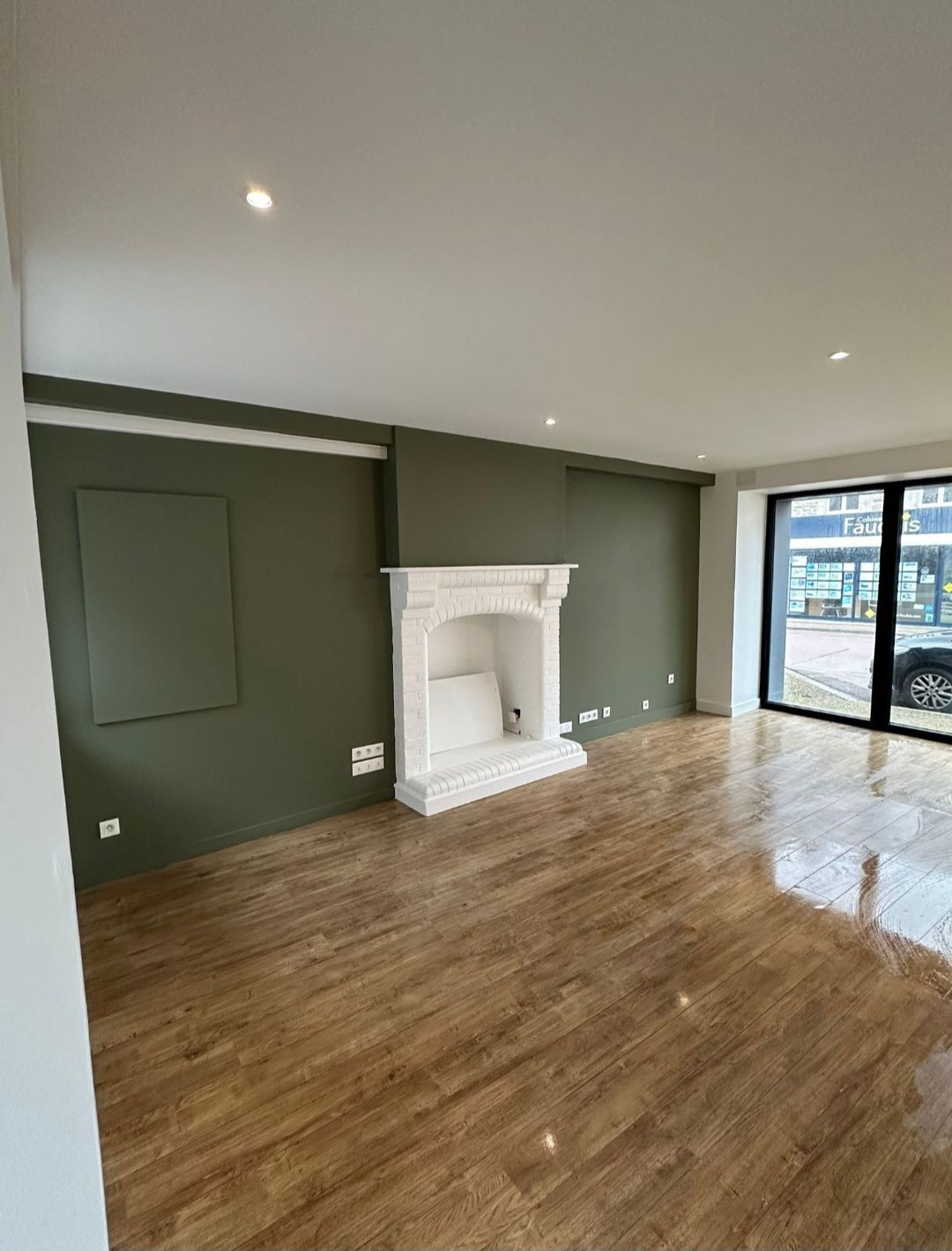 Avant et après mise en peinture d'une pièce de vie.