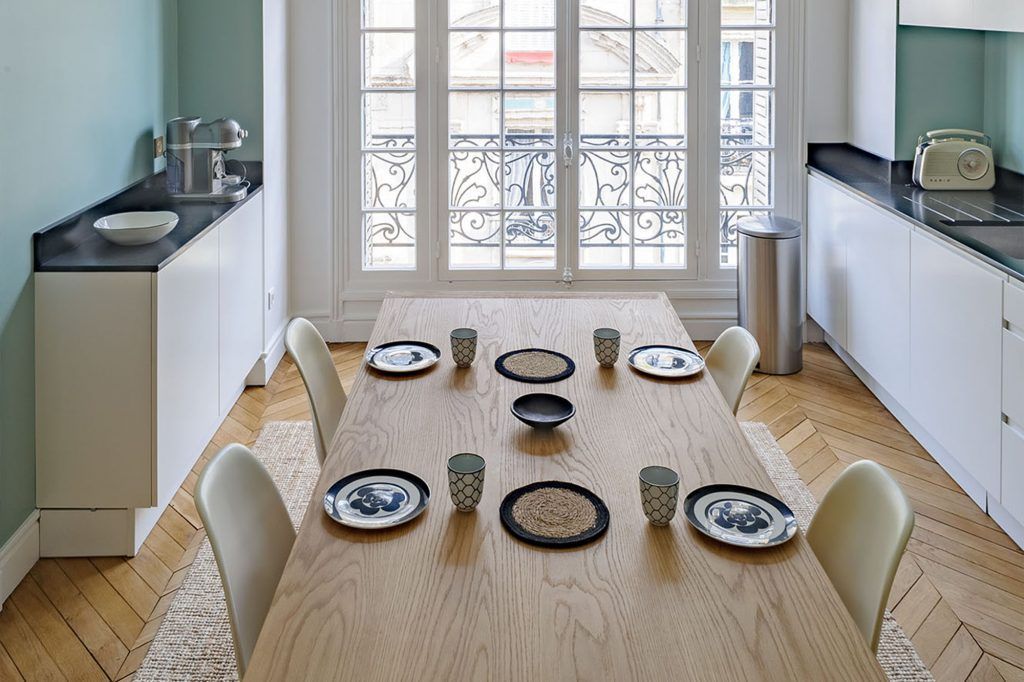 Table à manger dans un salon