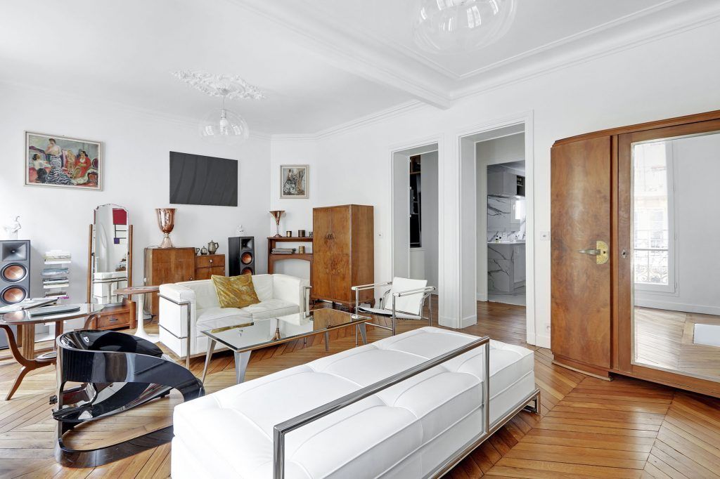 Salon moderne avec meubles design