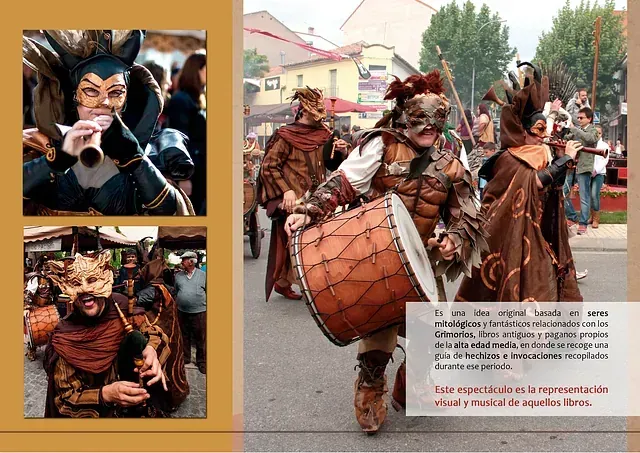 Un hombre con una máscara toca un tambor en un desfile.