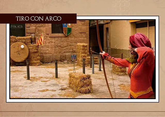 Mujer jugando tiro al arco