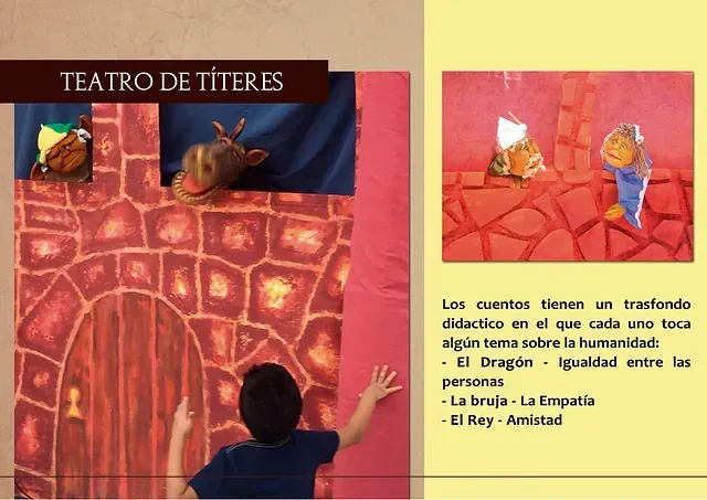 Un niño alcanza una marioneta frente a un cartel que dice teatro de titeres