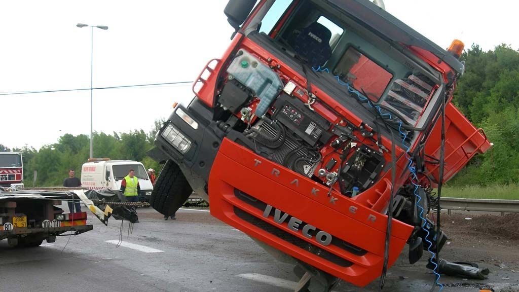 Dépannage camion accidenté