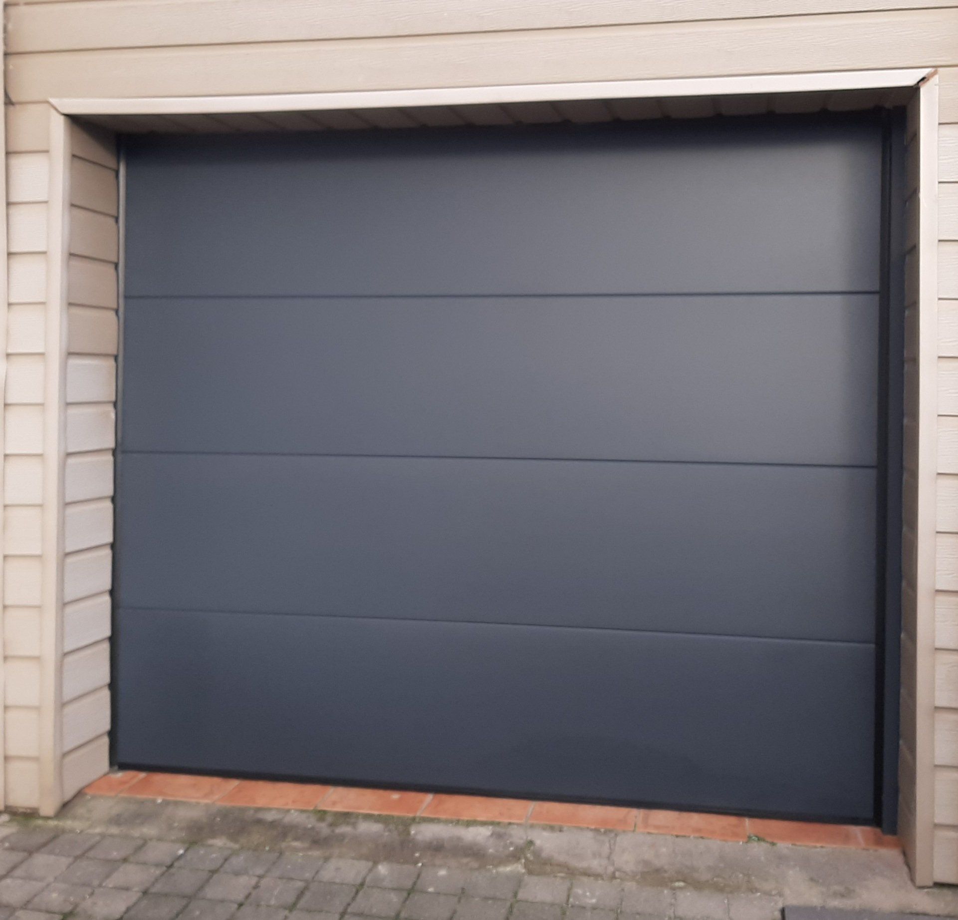 Porte de garage sectionnelle grise