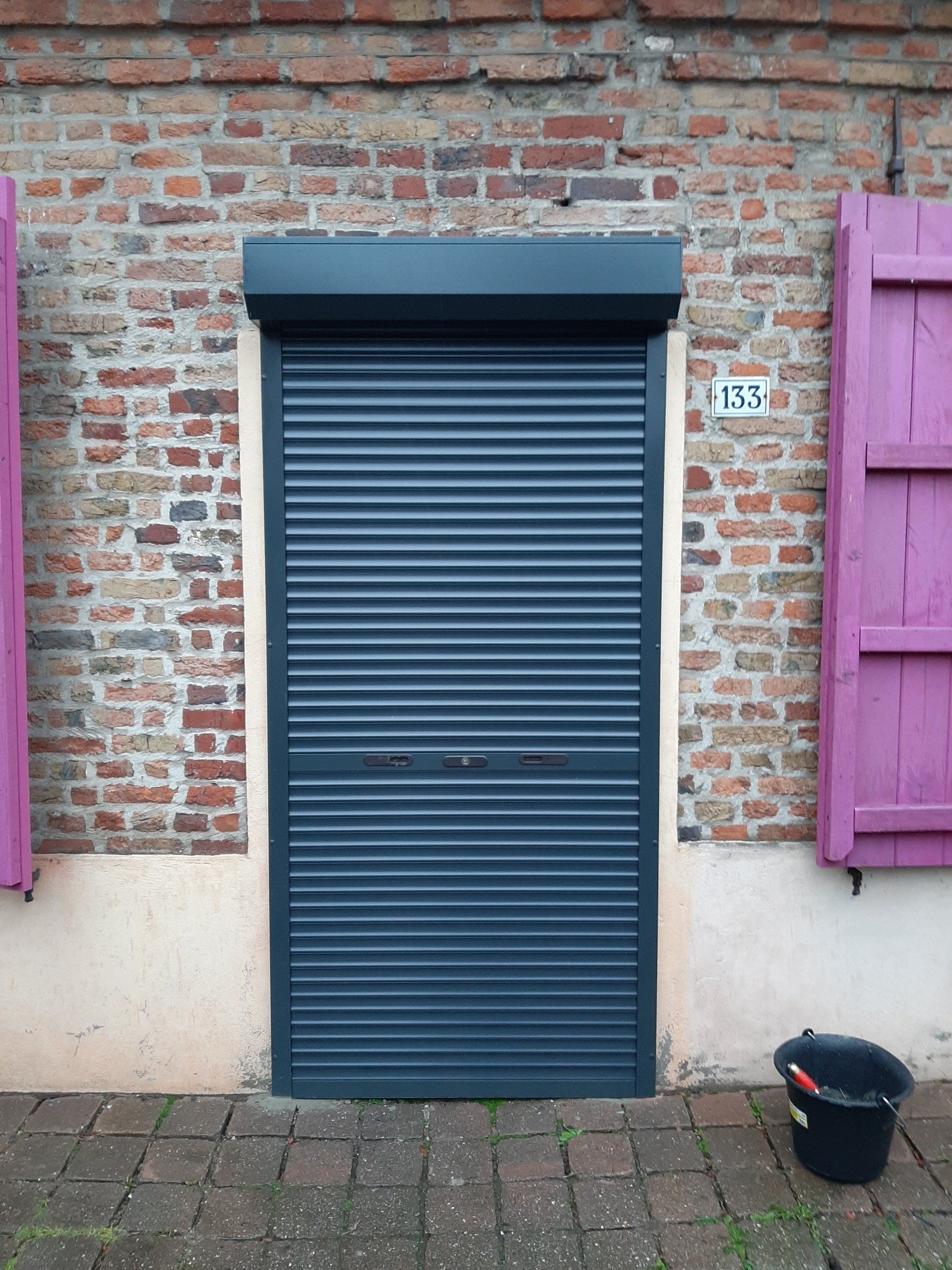 Volet roulant de porte d'entrée gris anthracite