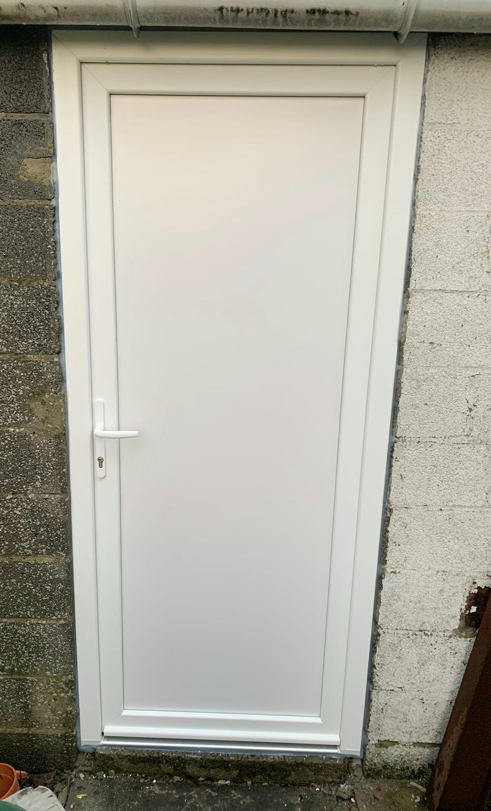 Porte blanche en PVC