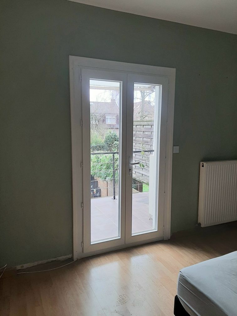 Baie vitrée donnant sur balcon