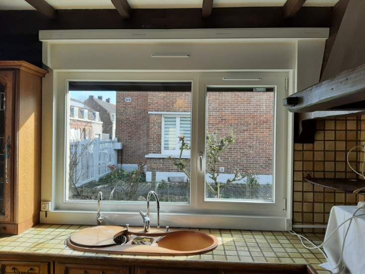 Fenêtre de cuisine vu de l'intérieur