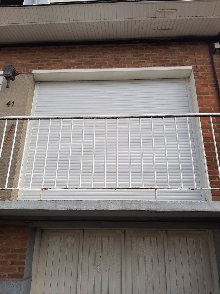 Volets roulants donnant sur terrasse