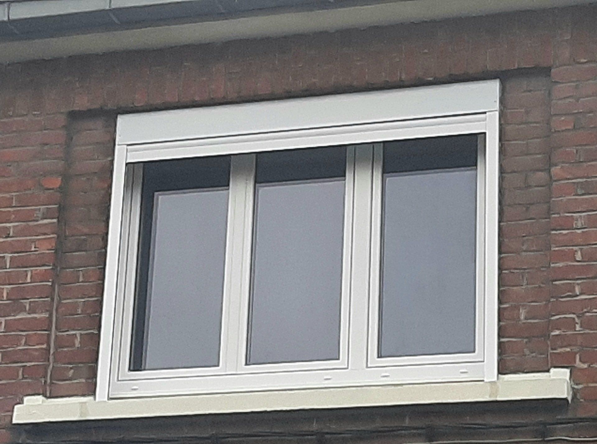 Châssis fenêtre blanche PVC avec 3 battants