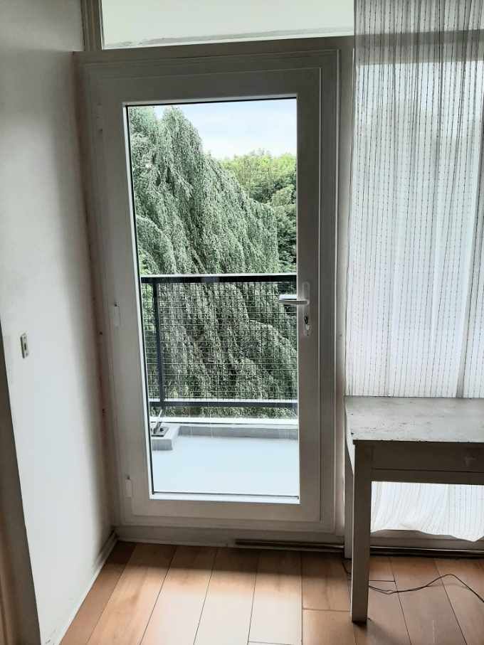 Porte de service vitrée