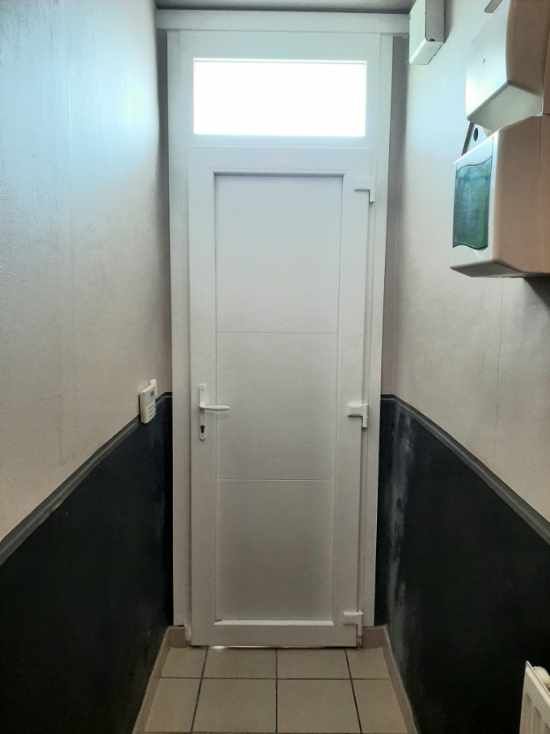 Porte d'entrée avec imposte vue de l'intérieur