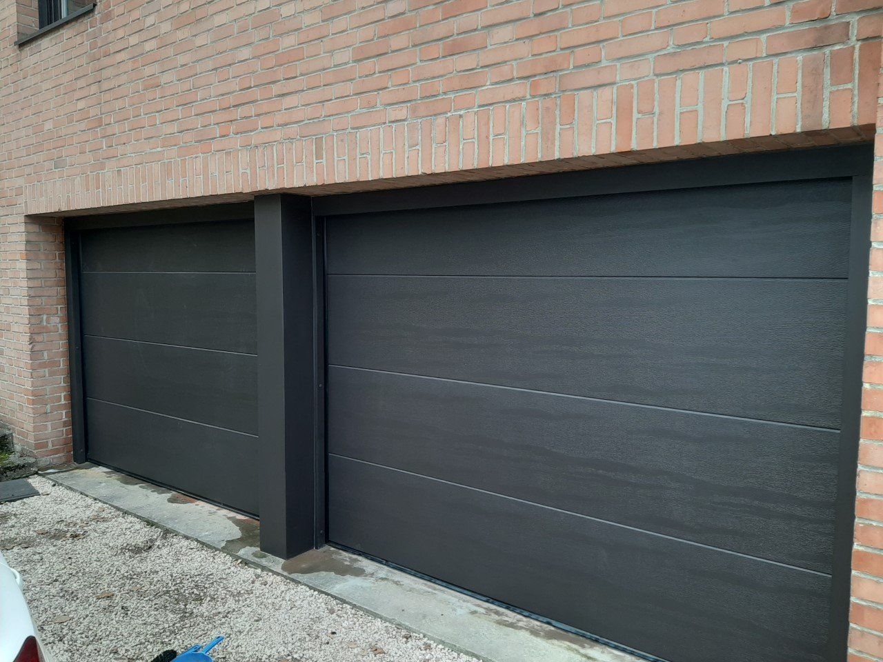 Porte de garage gris anthracite