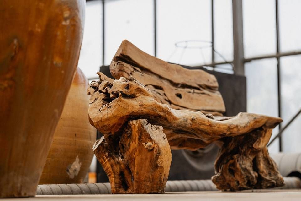 Ein Bank aus Treibholz