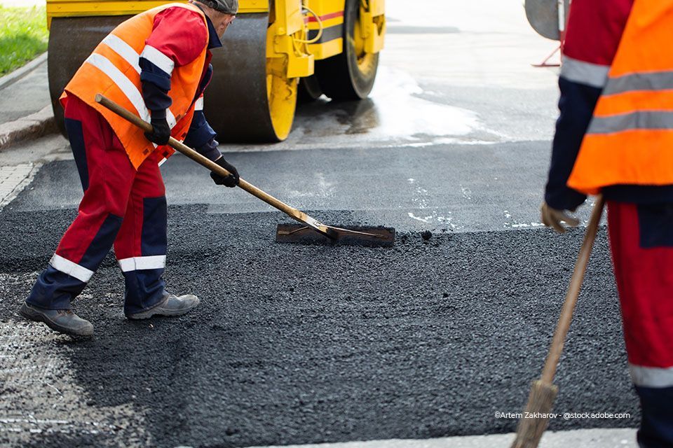 Mitarbeiter von Pflasterbau Wolfrum auf Baustelle