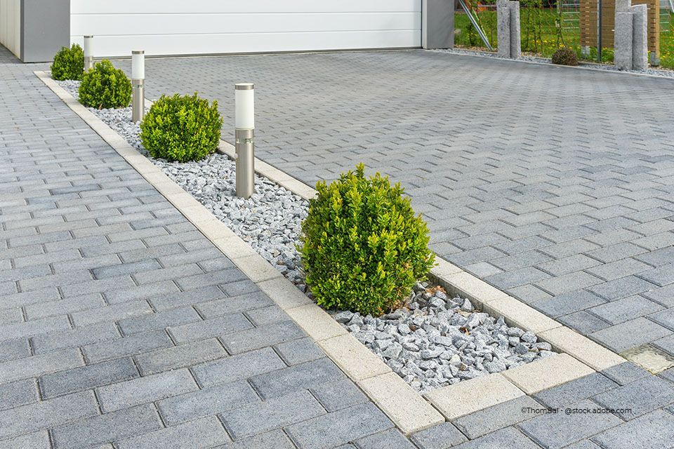 Fuhrpark von Pflasterbau Wolfrum auf Baustelle