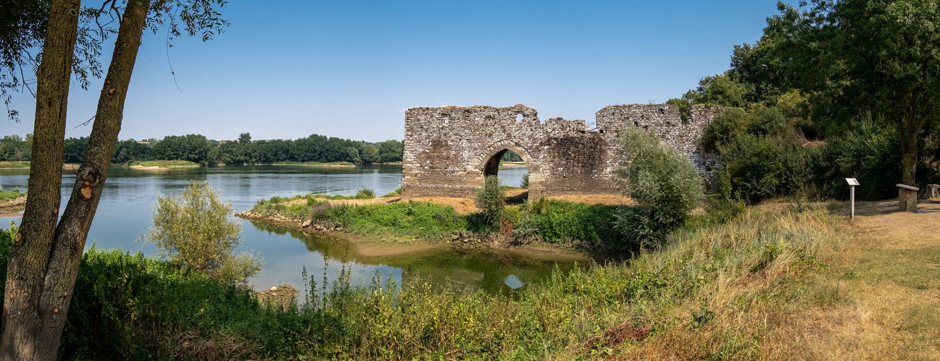 Ruines près d'Orée d'Anjou