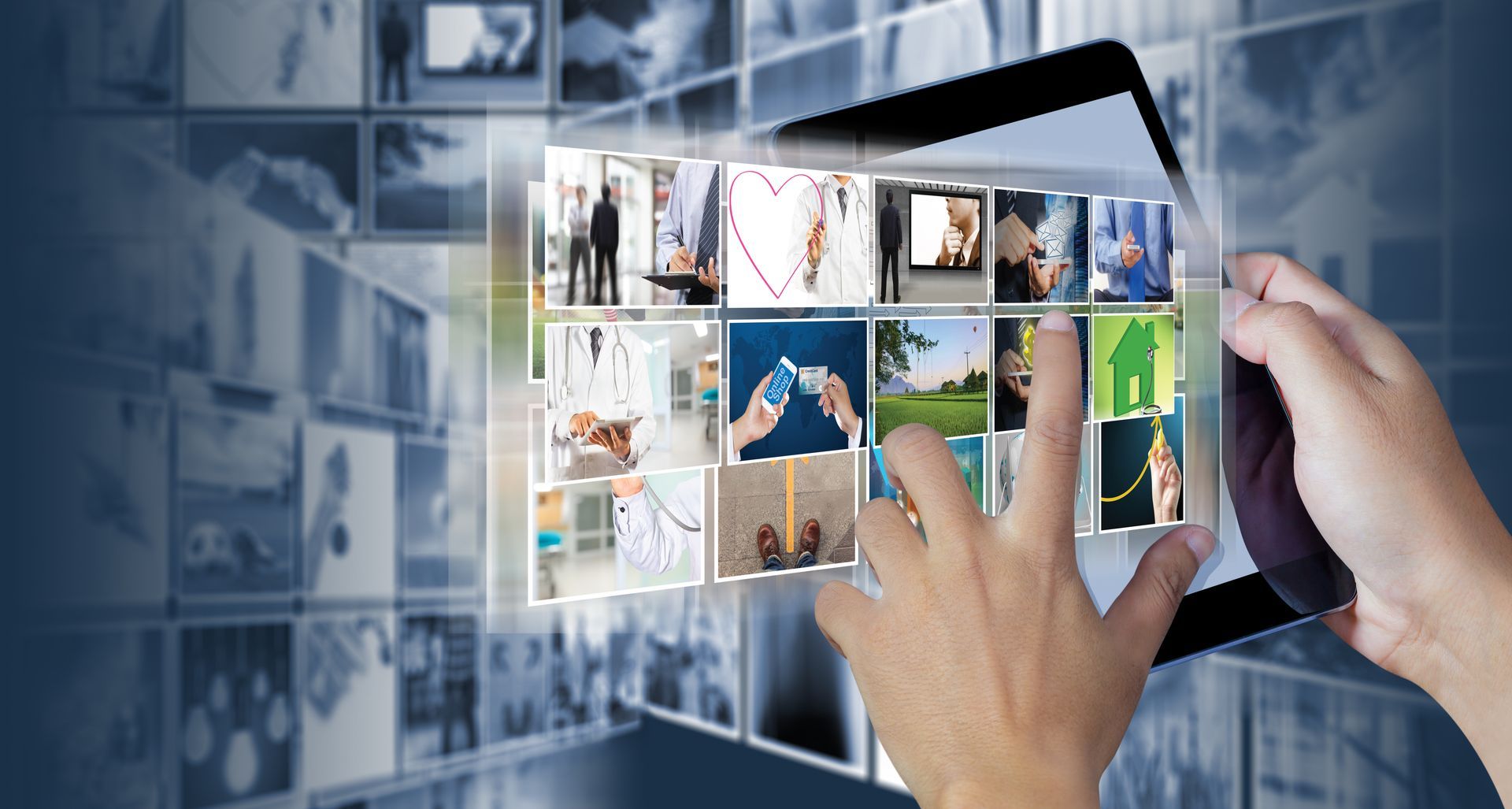 Photos digitales sortant de l'écran d'une tablette
