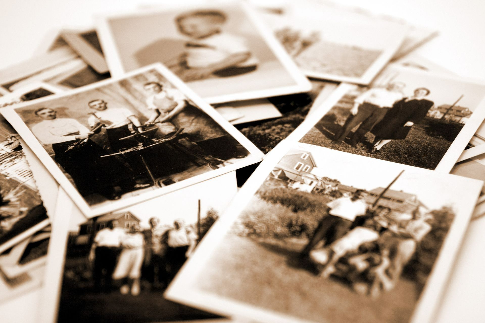 Anciennes photos en sépia superposées