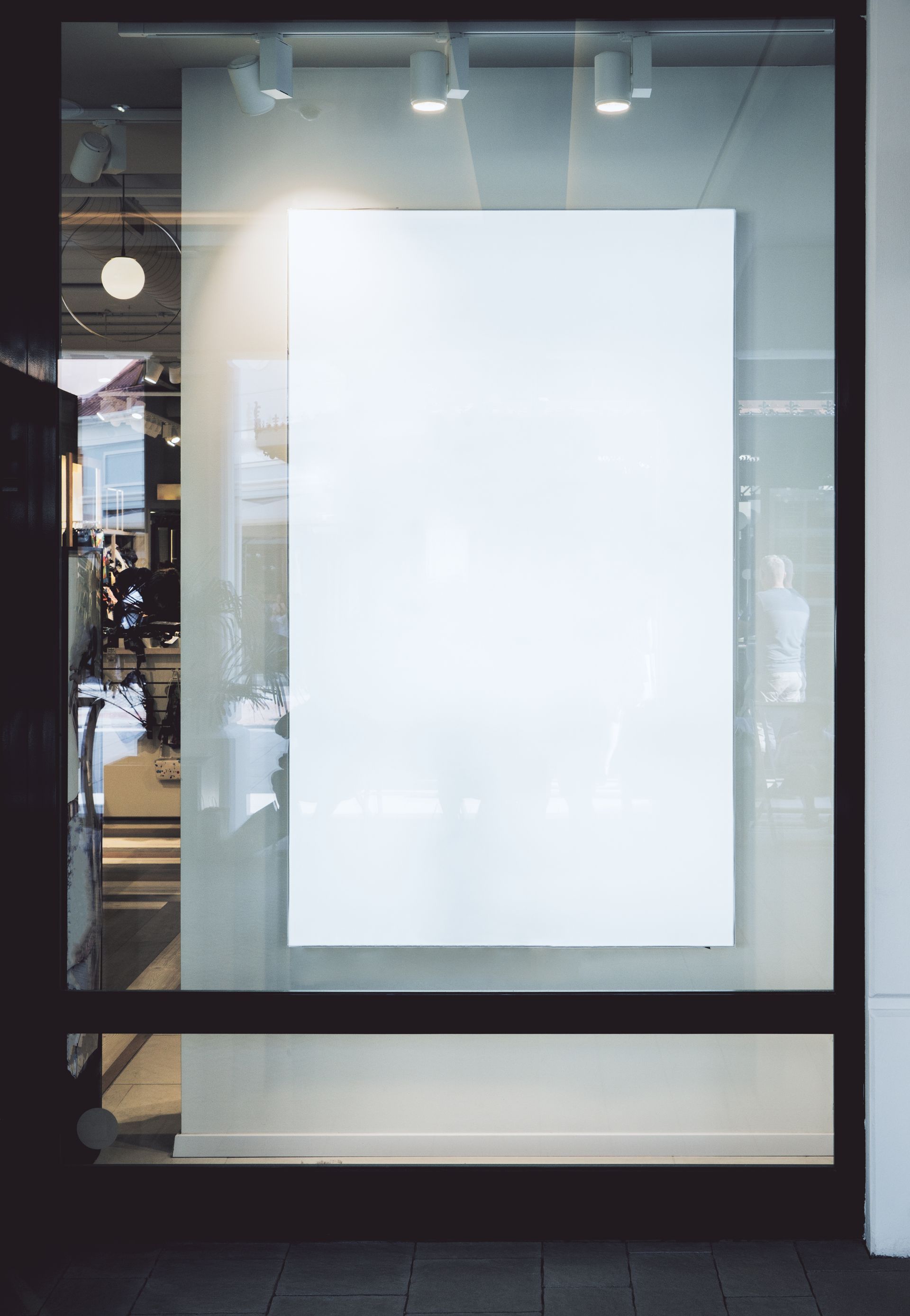 Exemple de mock-up d'une affiche en vitrine