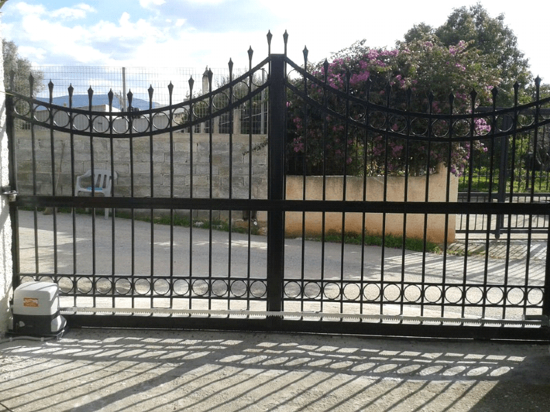 Συρόμενη καγκελόπορτα με μηχανισμό