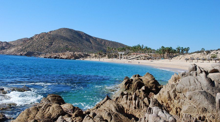 Chileno Bay clear water and sandy beach in Cabo Corridor