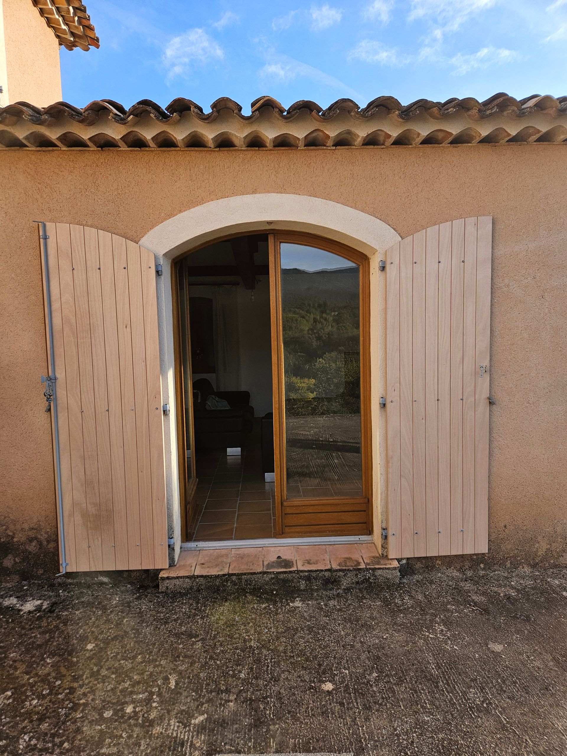 Volets et portes armatures en bois