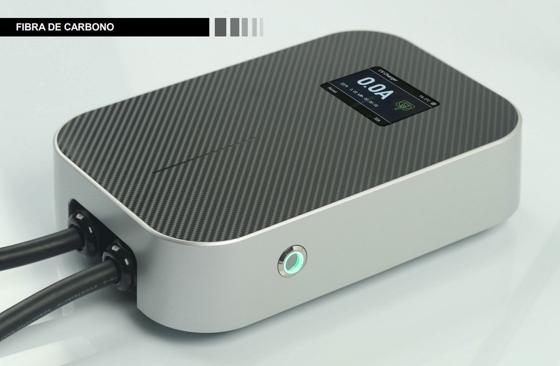 Un dispositivo que dice fibra de carbono.