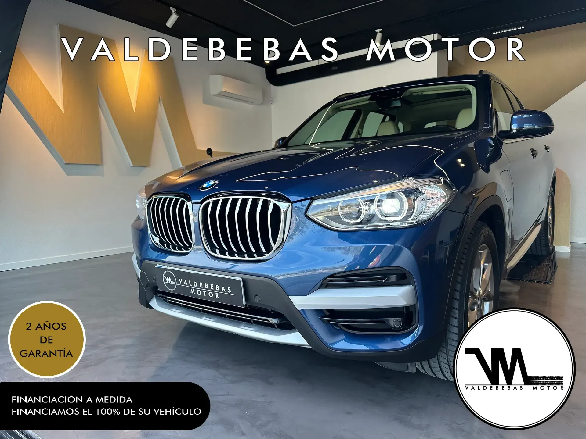 Un BMW X3 azul se exhibe en el Salón del Automóvil de Valdebebas