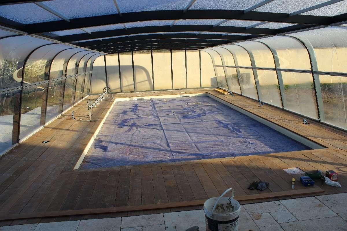 Terrasse en bois Teck pour piscine à La Haye du Puits