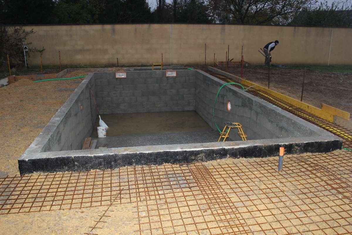 Ossature bloc bancheur béton armé pour piscine à La Haye du Puits