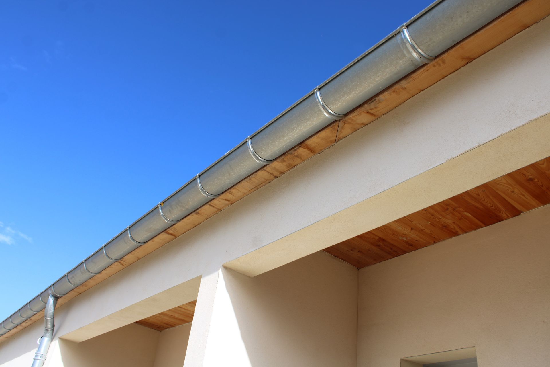 Gouttière le long d'une façade