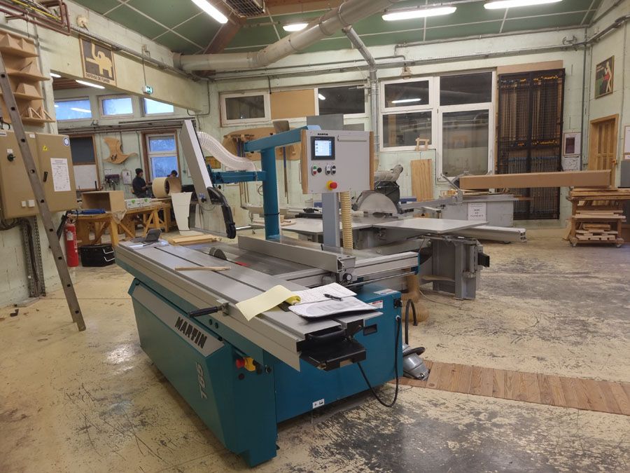 Machine avec une scie à format WA80