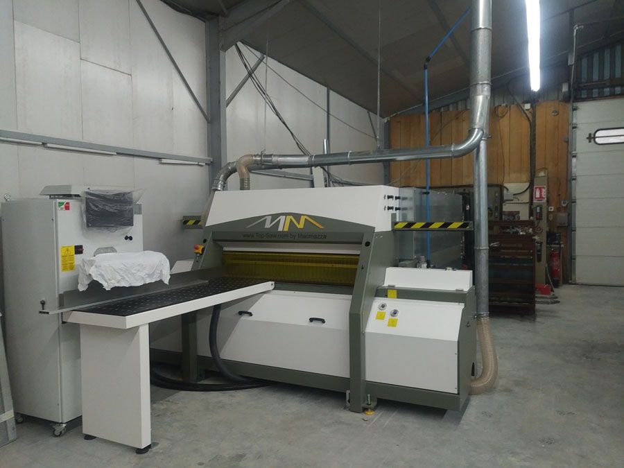 Petite scie à plat blanche