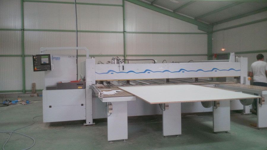 Scie à plat Homag en marche