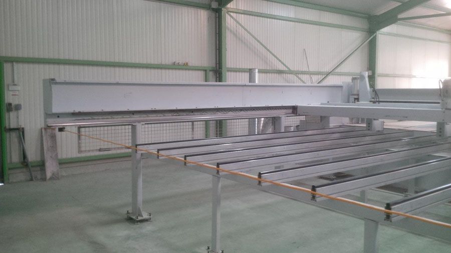 Plateaux d'une scie à plat Homag