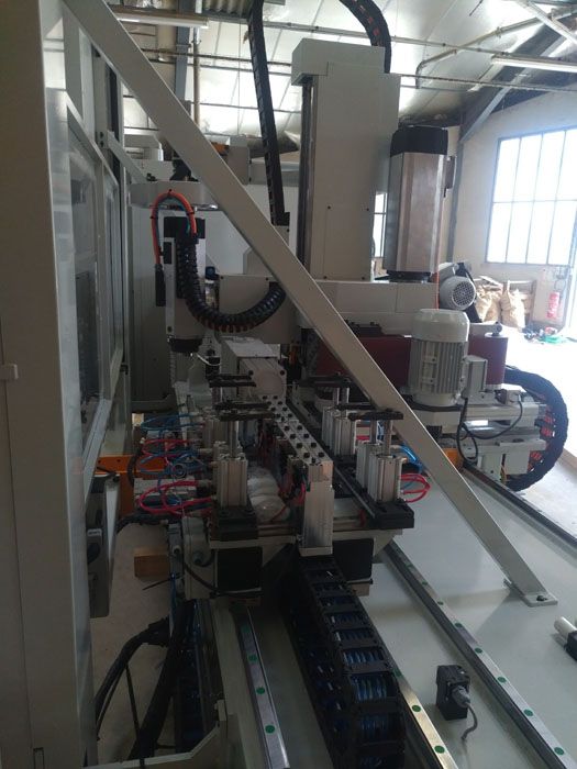 Partie opérationelle d'un centre d'usinage et de tournage Intorex