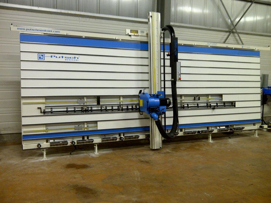 Scie à panneaux verticale