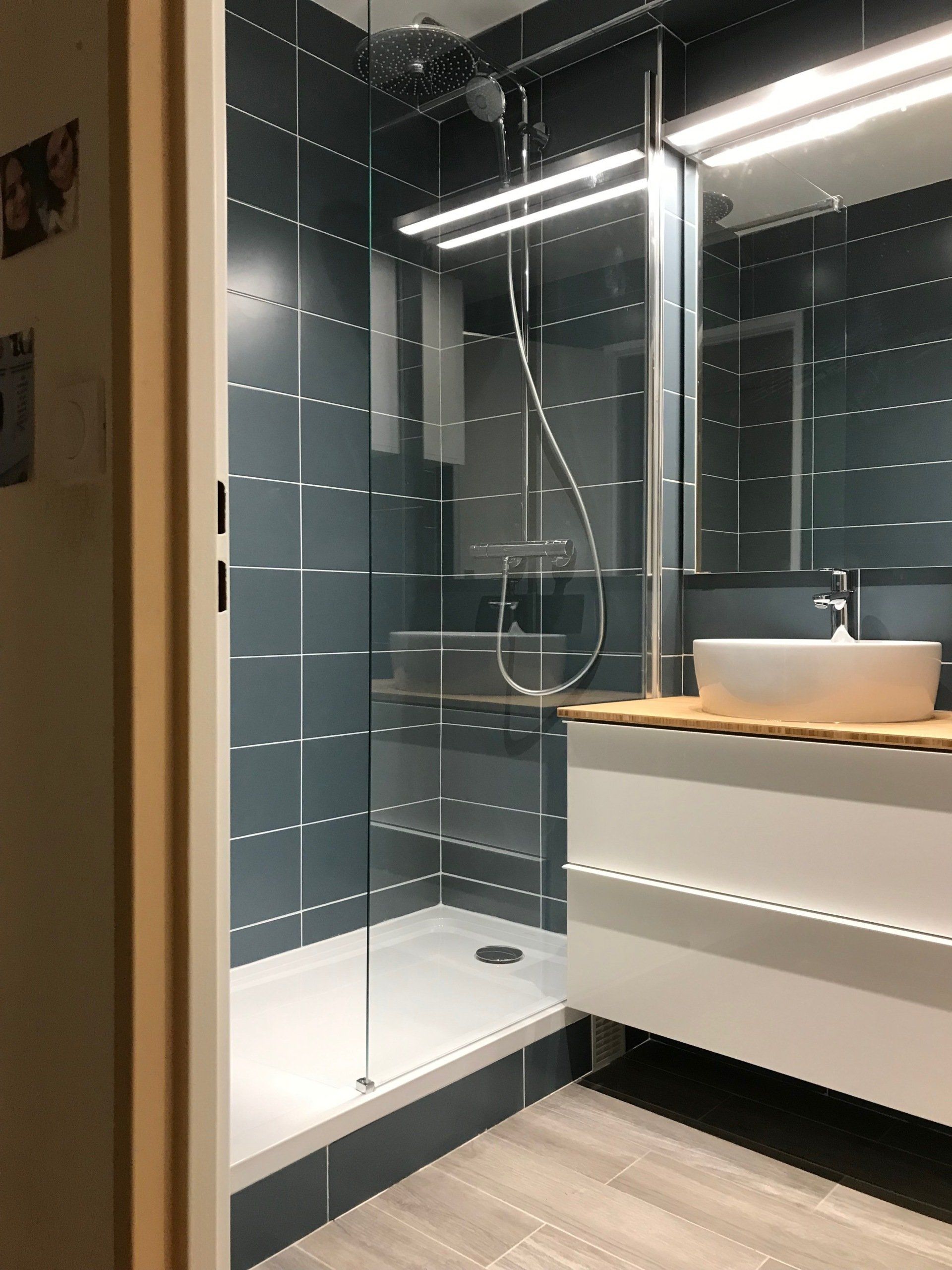 Aménagement de salle de bains vue de la douche