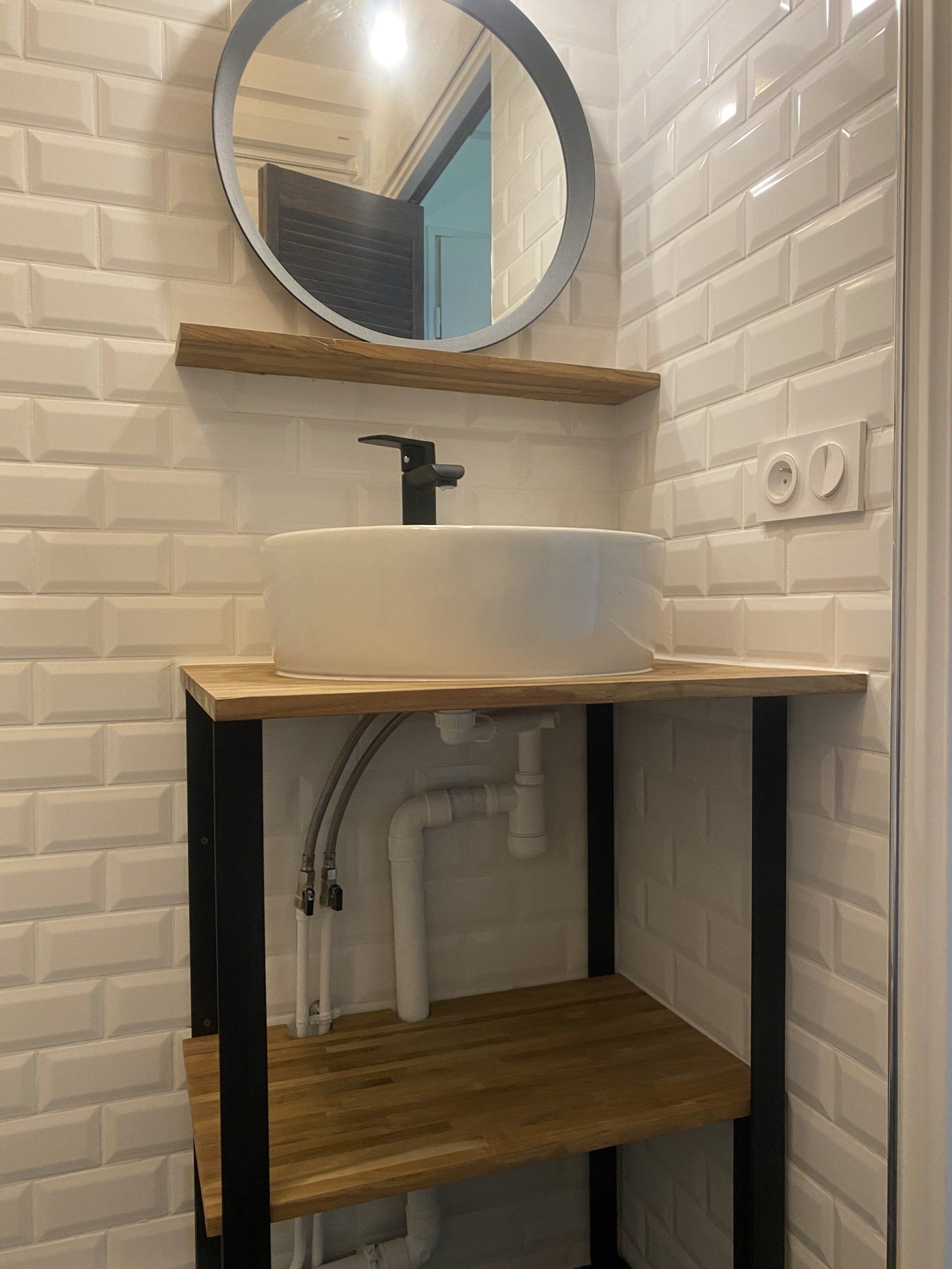 Salle de bains blanche