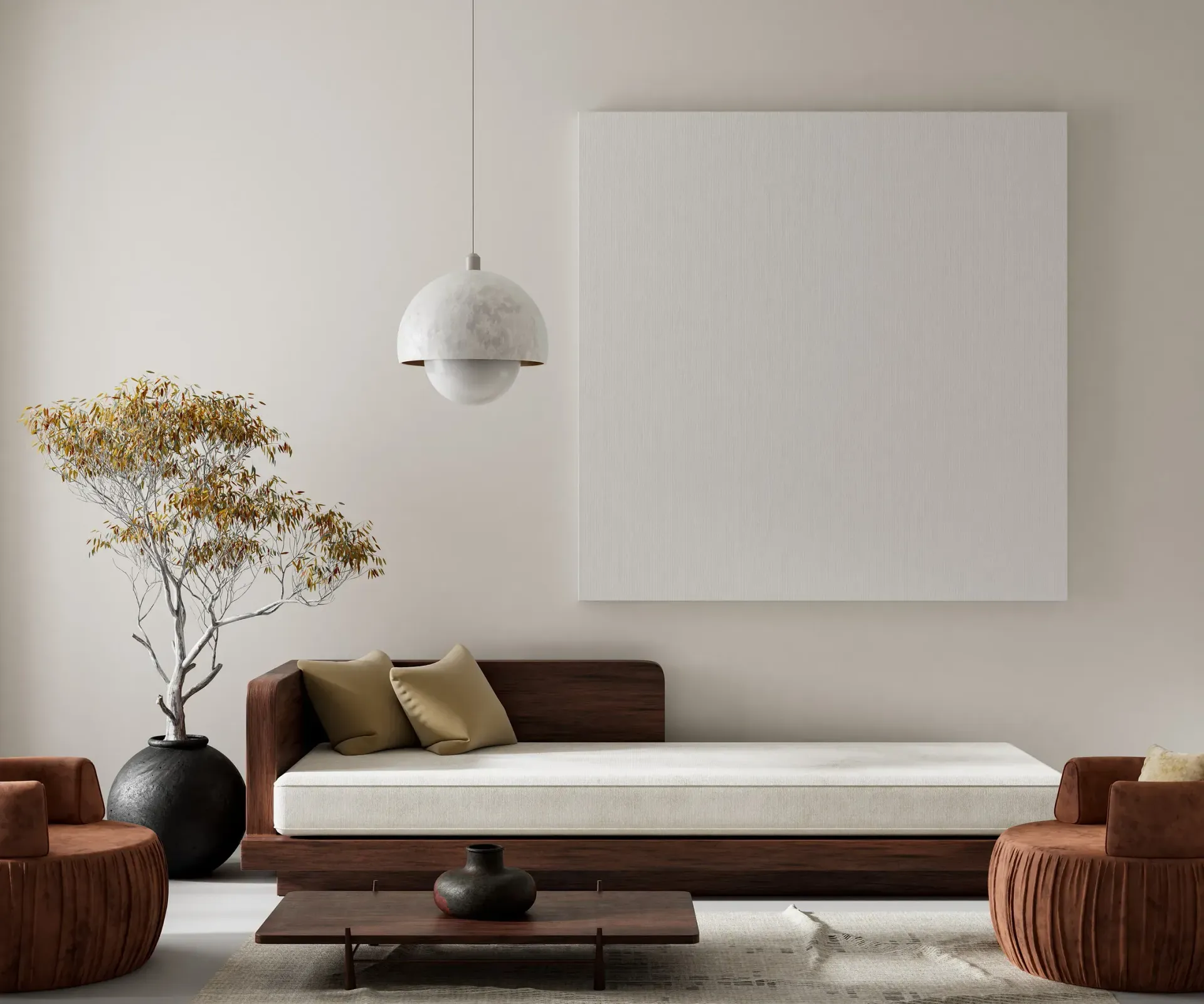 Una sala de estar con un sofá, sillas, mesa de café y un cuadro en la pared.