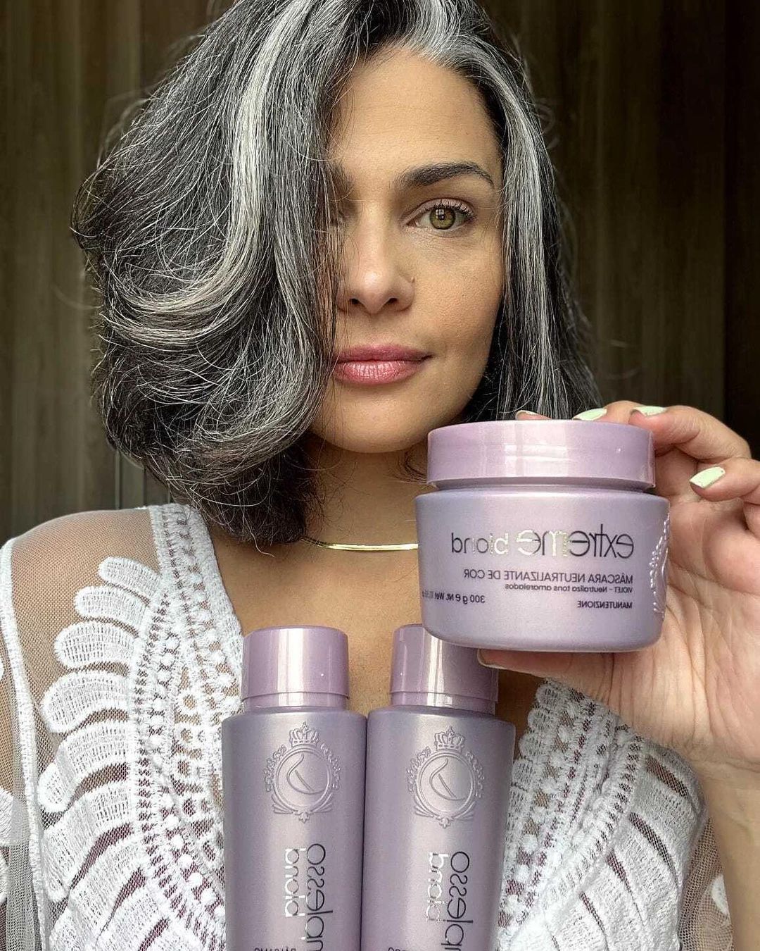 Donna con trattamento per capelli