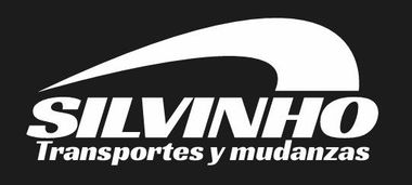 Logotipo para "Silvinho Transportes y mudanzas" con un swoosh blanco y texto blanco sobre fondo negro.